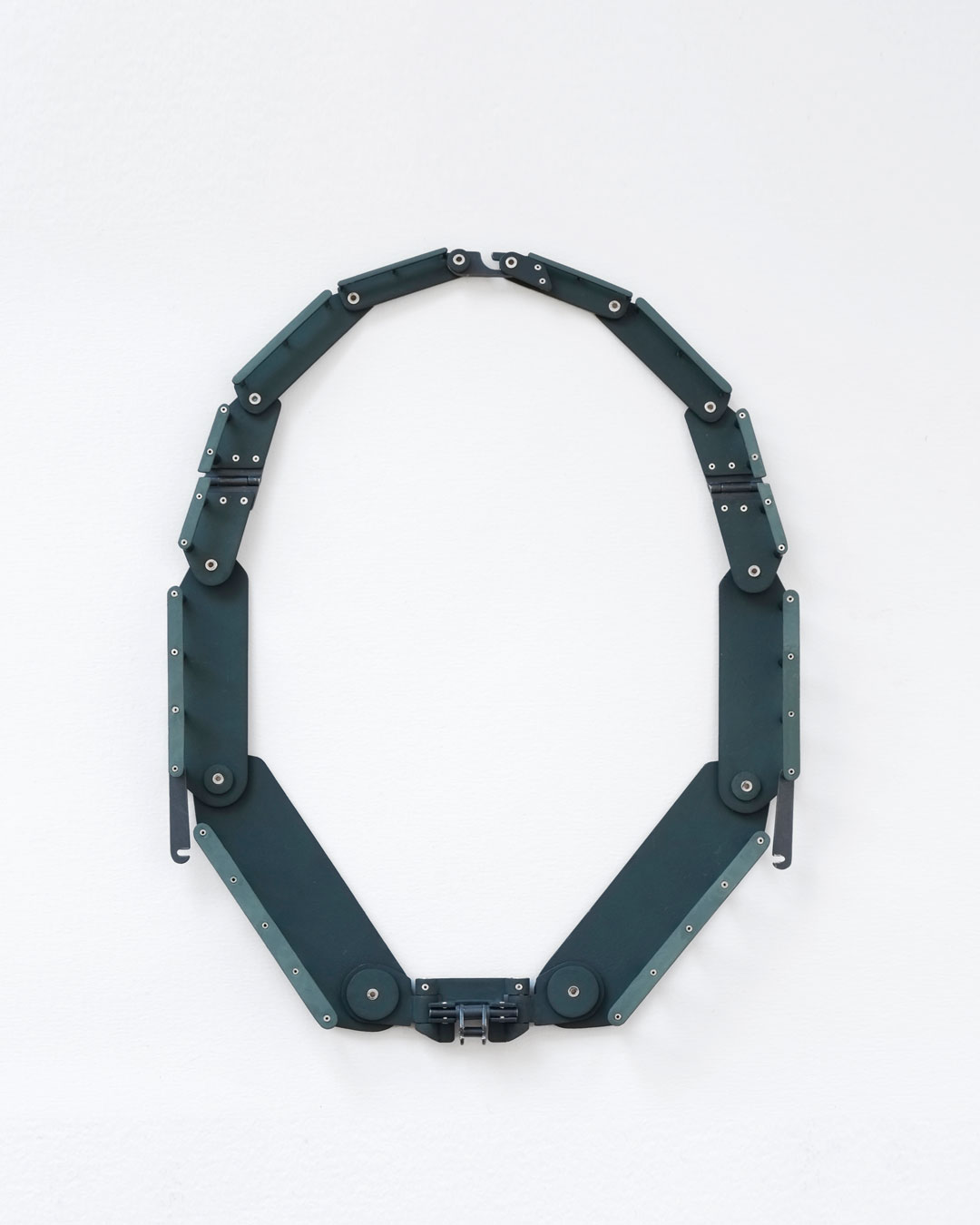 Katie Collins, And in the Dark She Hid, 2019, necklace; steel, enamel, silver, 165 x 220 x 15 mm, €4300