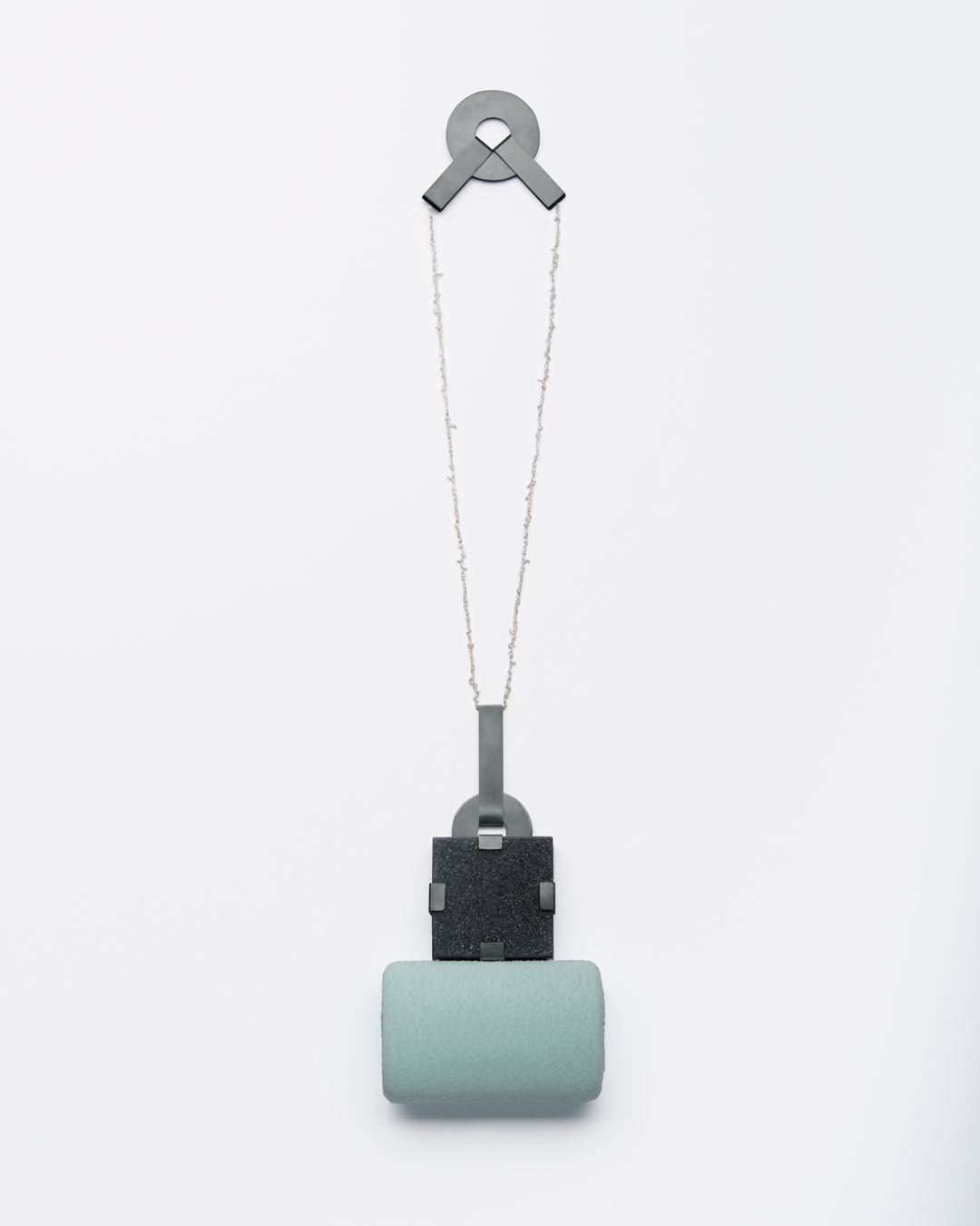 Ute Eitzenhöfer, untitled, 2013, necklace; agate, pearls, oxidised silver, plastic (from packaging), 300 x 300 x 30 mm