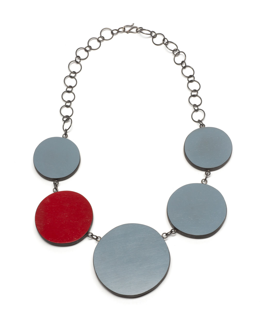 Mareen Alburg Duncker, Mikado Red II, 2018, necklace; ebony, silver, lacquer, thread,  300 x 150 x 7 mm