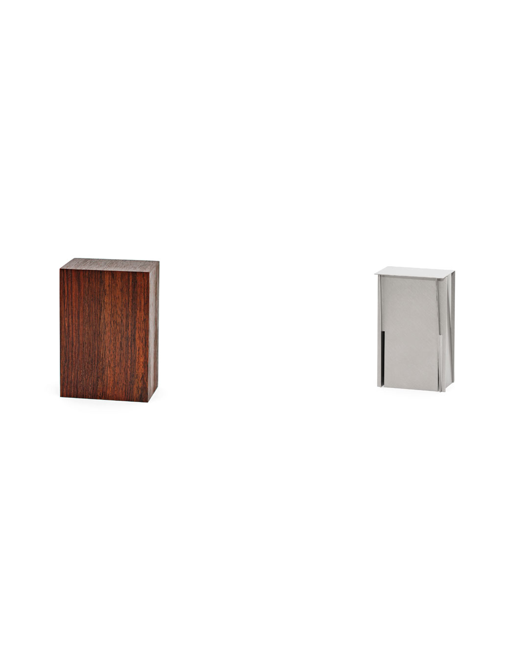 Junwon Jung, Box 2, 2019, brooch; titanium, steel, wood, 90 x 55 x 35 mm, €2900 (image 2/2)
