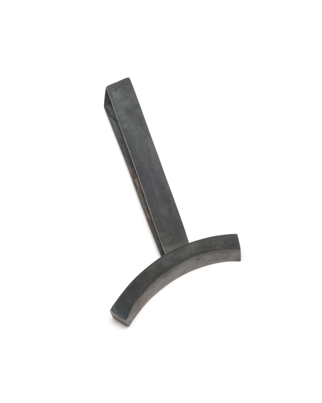 Winfried Krüger, untitled, 1986, brooch; oxidised silver, lacquer, 120 x 60 mm, €1210