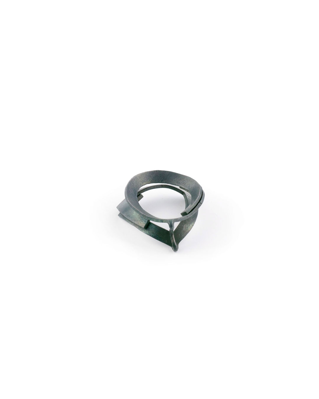 Dongchun Lee, untitled, 1998, ring; steel, 28 x 33 x 10 mm, €190