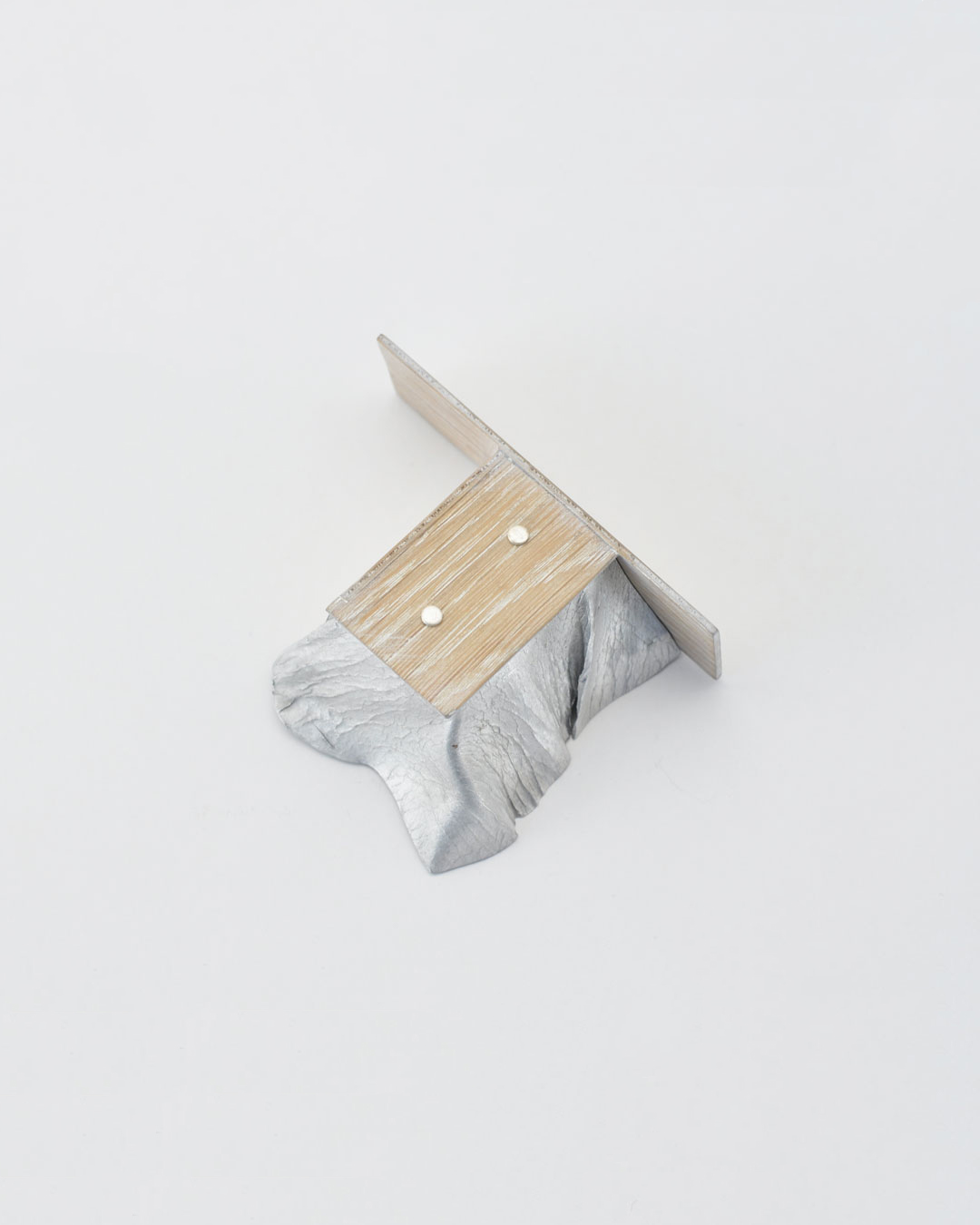 Anders Ljungberg, Declaration #4, 2019, brooch; aluminium, laminated oak, steel, 95 x 70 x 35 mm, €920