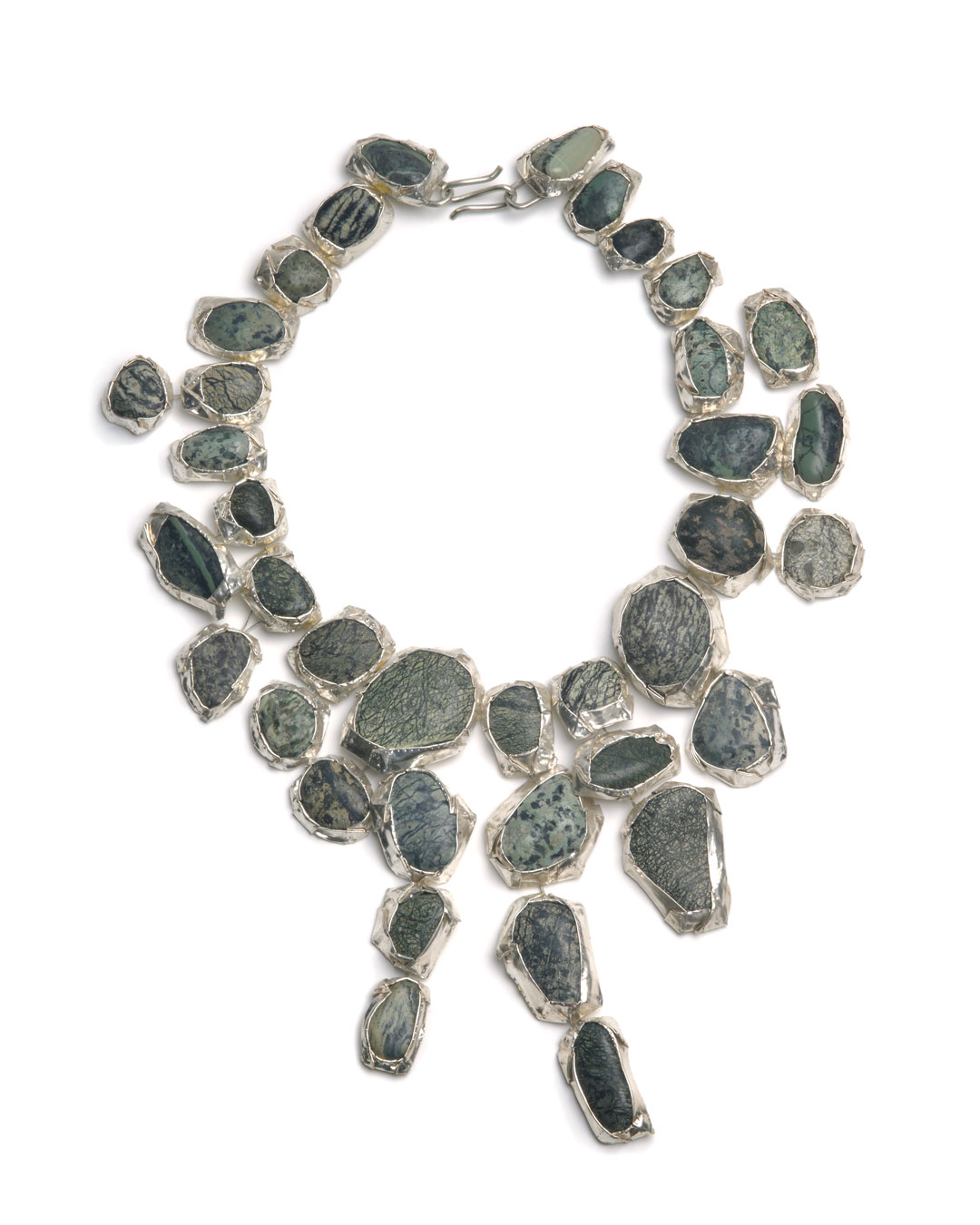 Susanna Loew, Steinreich, 2009, necklace, silver (999 and 935), steel wire, marble pebbles, 230 x 325 x 20 mm, €3300