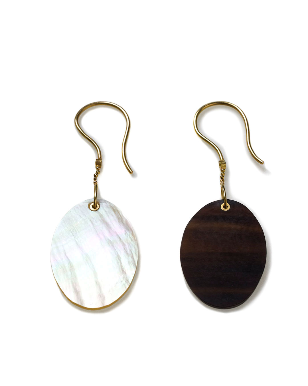 Julie Mollenhauer, untitled, 2016, earrings; mother-of-pearl, buffalo horn, 18ct gold, 20 x 15 x 2 mm, €710