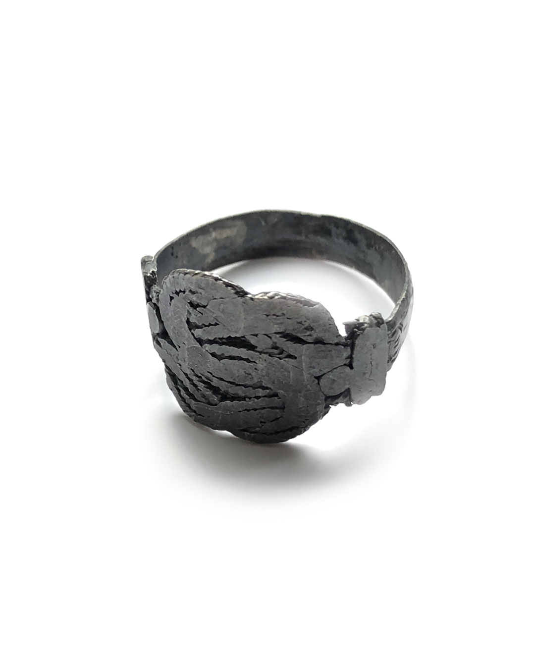 Chequita Nahar, Matti, 2017, ring; zilver, 22 x 22 x 19 mm, €295
