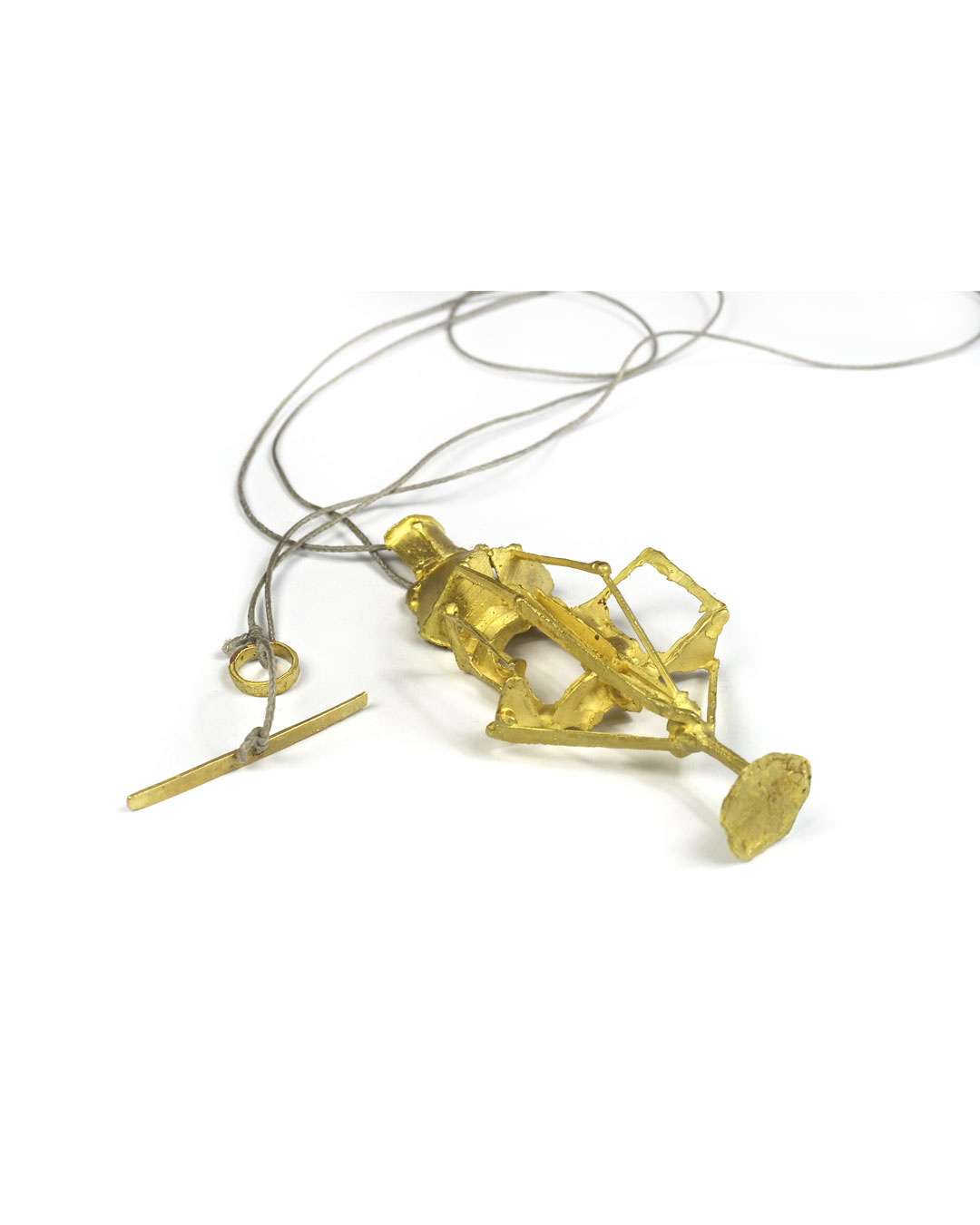 Andrea Wippermann, untitled, 1999, pendant; 14ct gold, nylon, 75 x 35 x 15 mm, €2900