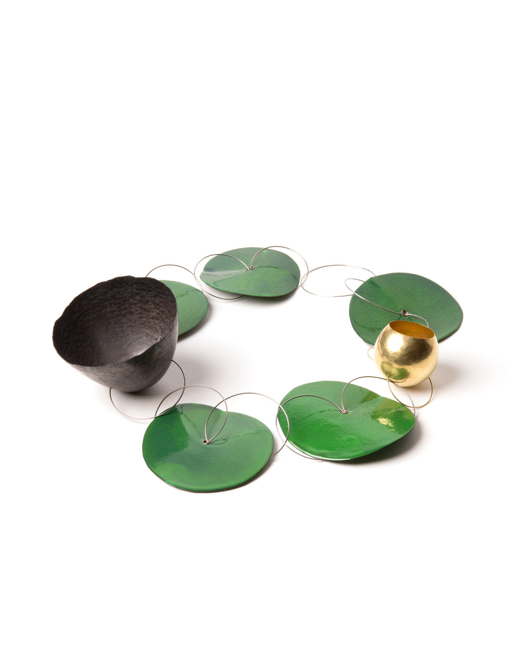 Andrea Wippermann, Garten - Die Nacht (Garden – The Night), 2015, necklace; gold, titanium, enamelled steel, stainless steel, silver, D 90 mm, H 60 mm, €9500