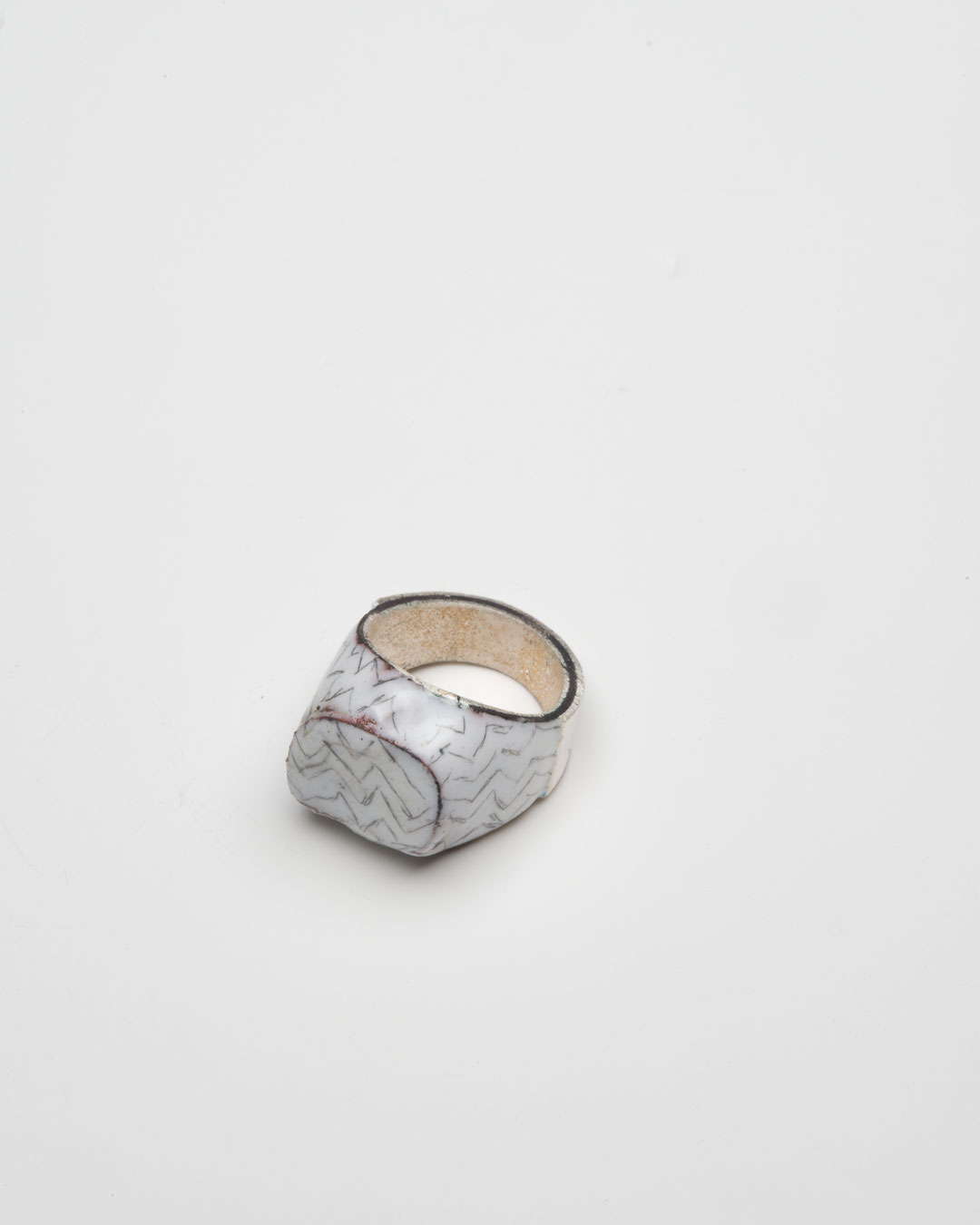 Aaron Decker, Charlie, 2018, ring; enamel, copper, silver, €1000