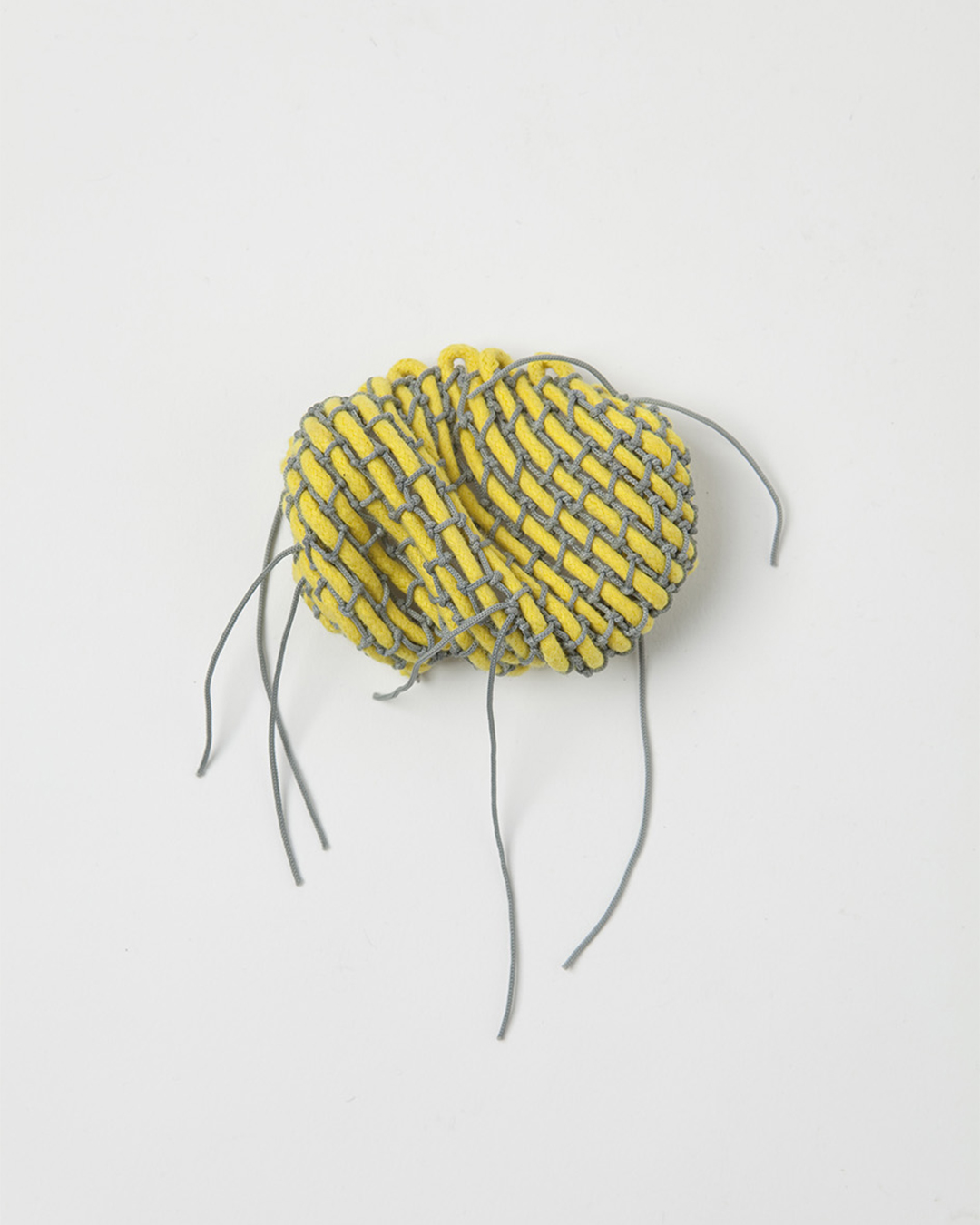 Yellow and Grey, broche