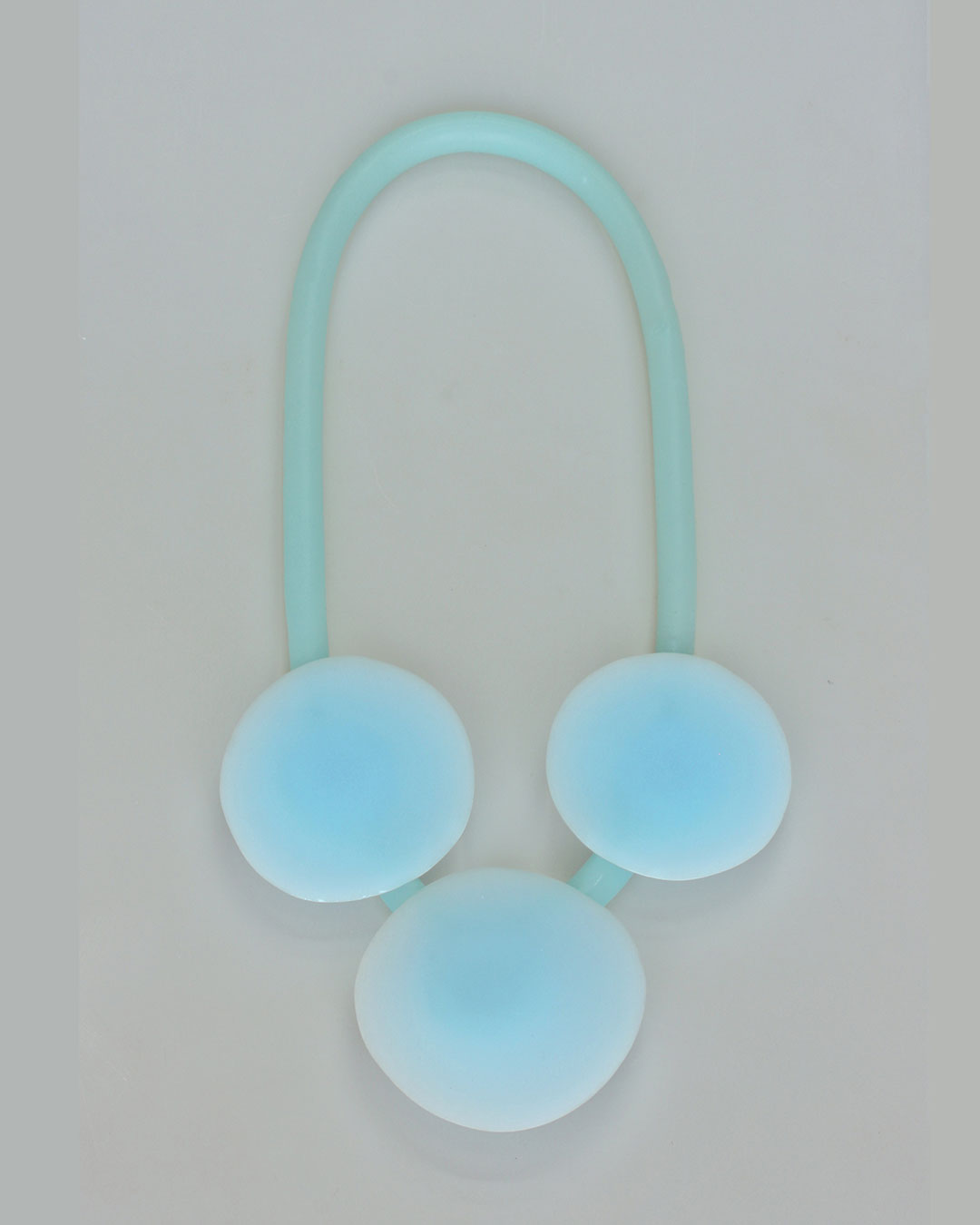 Ela Bauer, necklace, 2017, resin, pigment, silicone rubber, 355 x 155 x 20 mm, €920