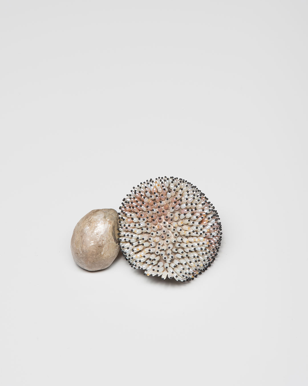 Sam Tho Duong, Look, 2015, brooch; silver, freshwater pearls, nylon, €2100