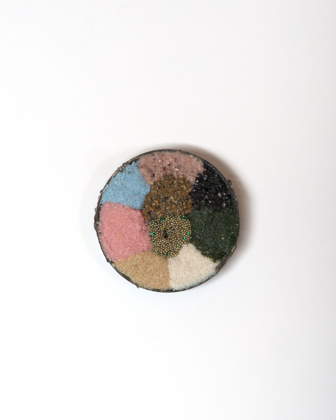 Lisa Walker, untitled, 1998, brooch; silver, sand, stones, fake grass, plastic, €3650